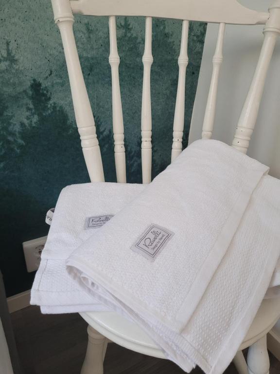 Postel nebo postele na pokoji v ubytování Bokskogens Guesthouse
