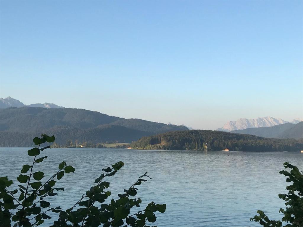 a view of a lake with mountains in the background at Ferienwohnung am Walchensee in Walchensee
