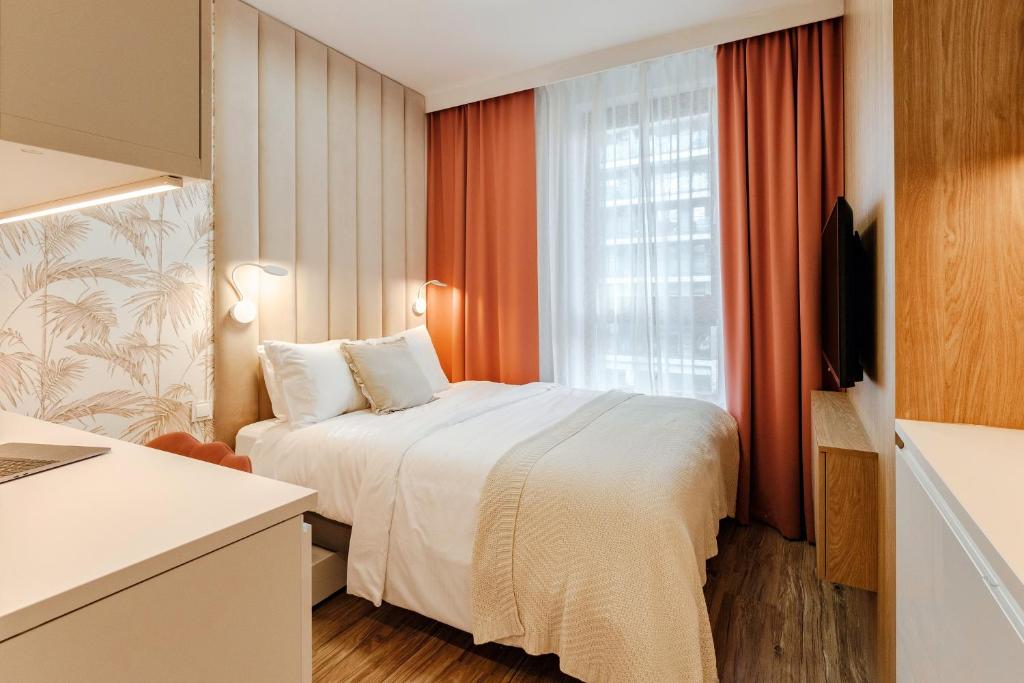Posteľ alebo postele v izbe v ubytovaní Studio Wola Apartament Kasprzaka - WiFi + smart TV