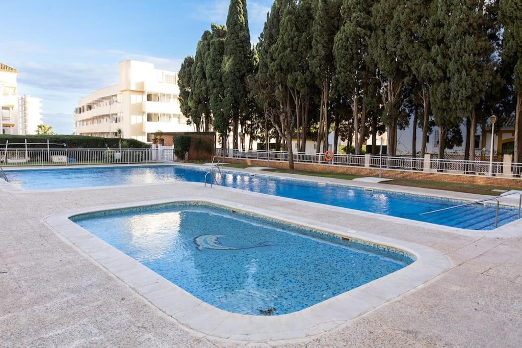 Basen w obiekcie Enjoy La Carihuela Beach at 4 Min.Terrace & Pool. lub w pobliżu