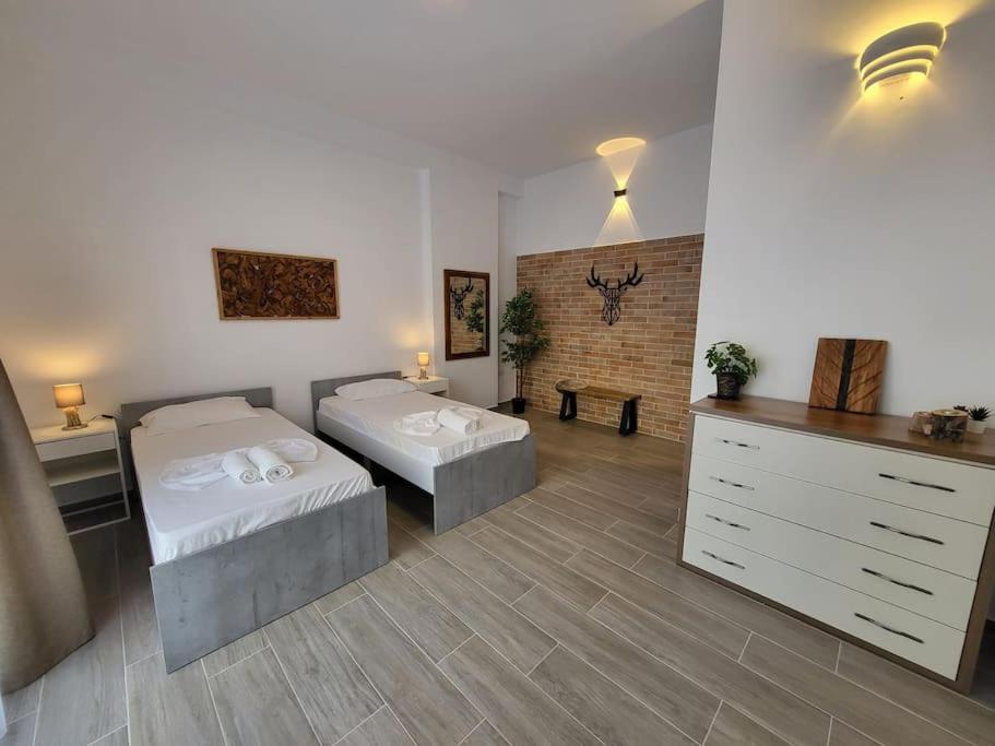 Yellow Apartment Saranda - Image 2