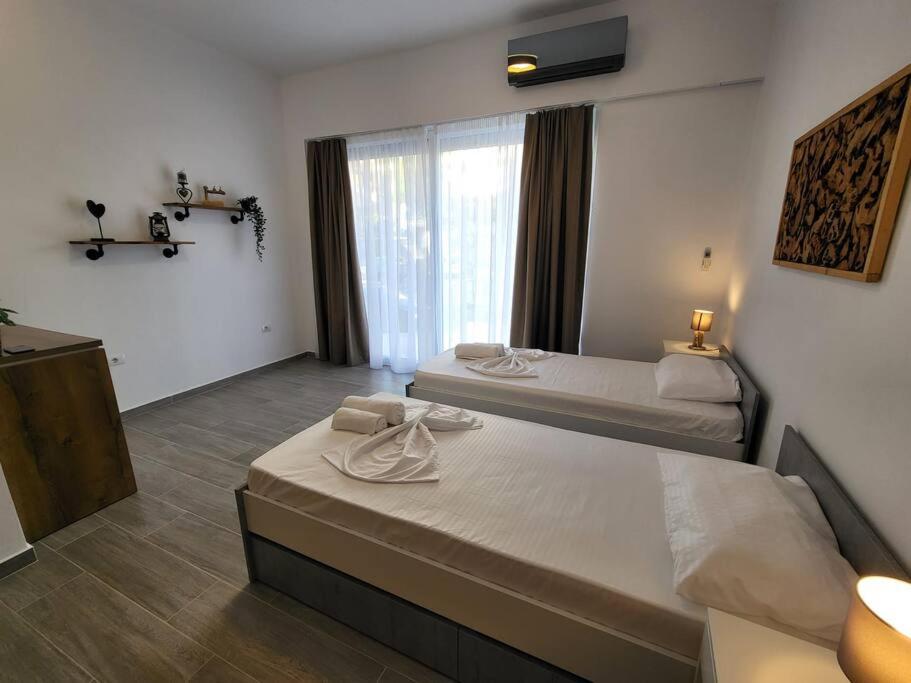 Yellow Apartment Saranda - Image 7