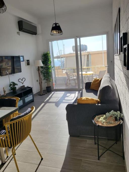 Yellow Apartment Saranda - Image 5