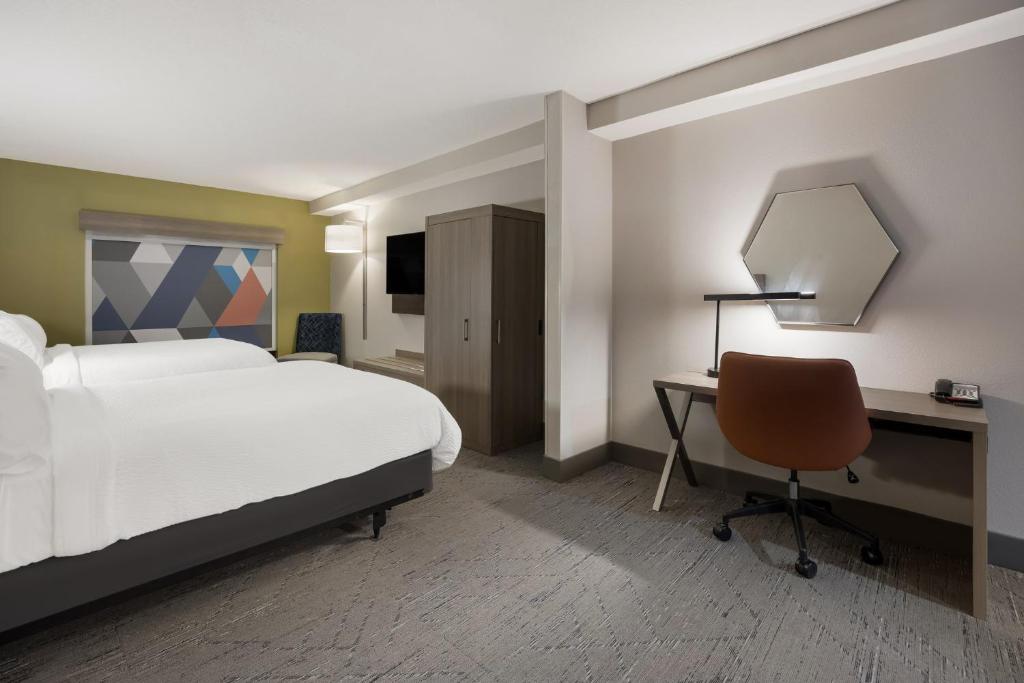 Holiday Inn Express Hotel & Suites Perry by IHG - Standard Queen Room With Two Queen Beds