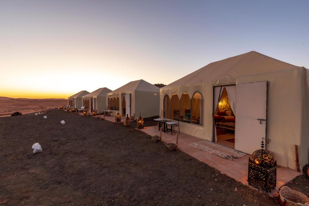 Budova, kde se the luxury tent nachází