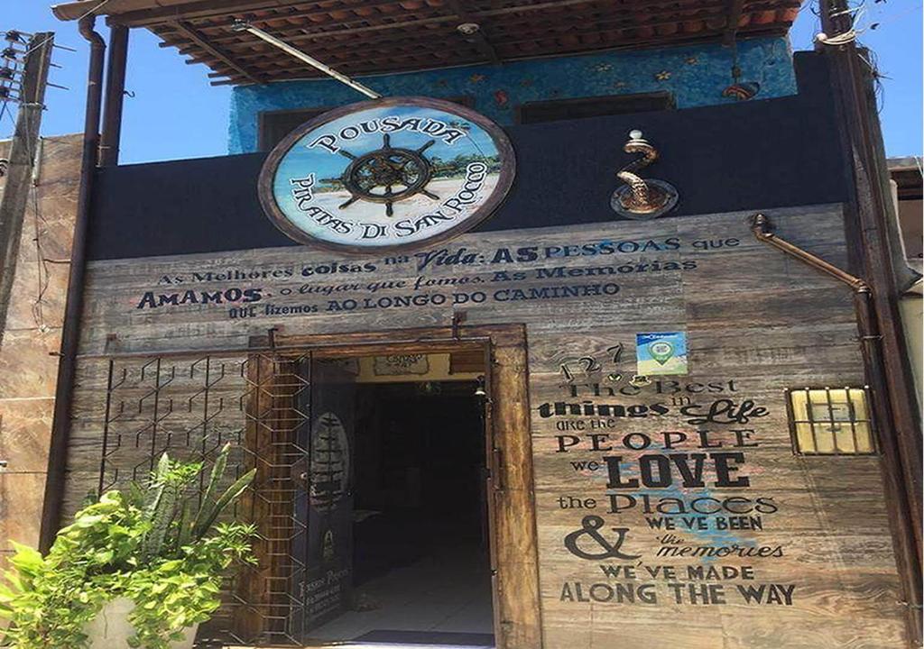 a sign on the front of a building at Pousada Piratas Di San Rocco in Maceió