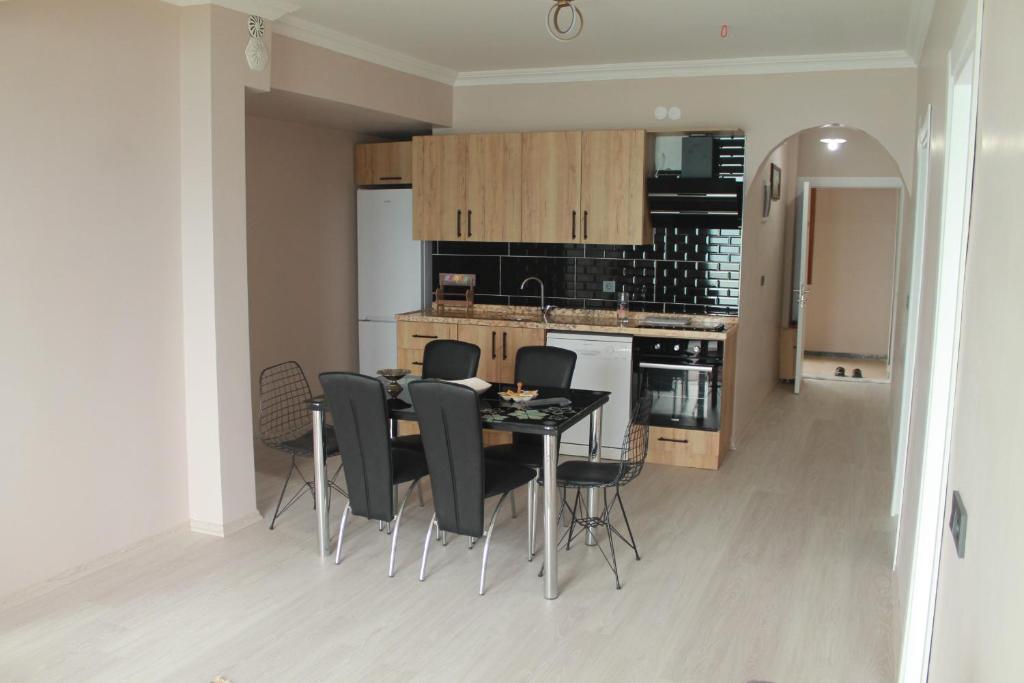 Kuchyň nebo kuchyňský kout v ubytování AKDAĞ KEMER OTEL