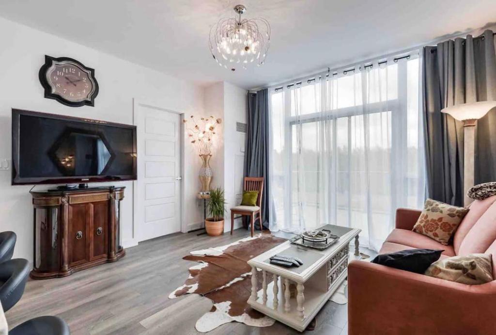 Aquarius 2 Bedroom Condo Friday Harbour, Innisfil, Canada