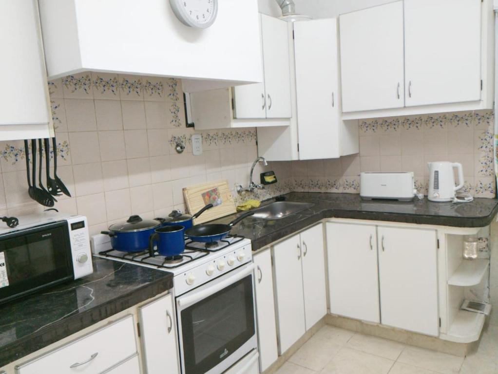 Kuchyň nebo kuchyňský kout v ubytování Tu hogar en San Rafael