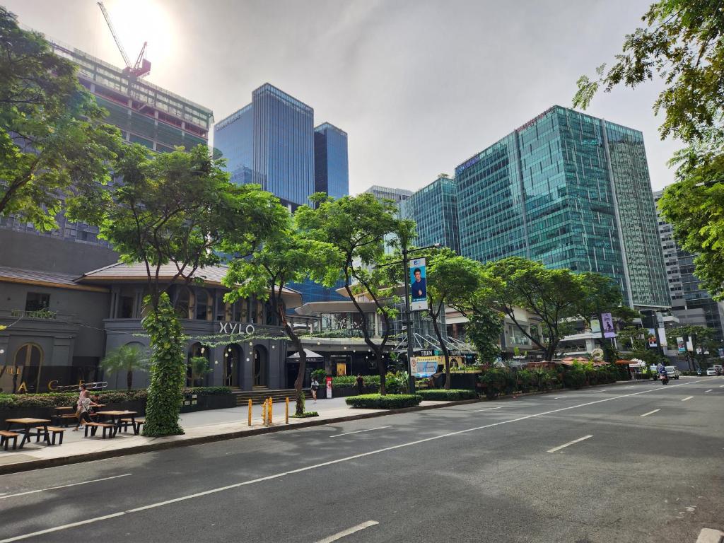 Pristine & Cozy Stay at Uptown Mall BGC across Mitsukoshi with FREE Parking - Appartement D'une Chambre