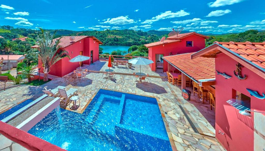 an aerial view of a house with a swimming pool at Pousada do Grande Lago in Lindóia