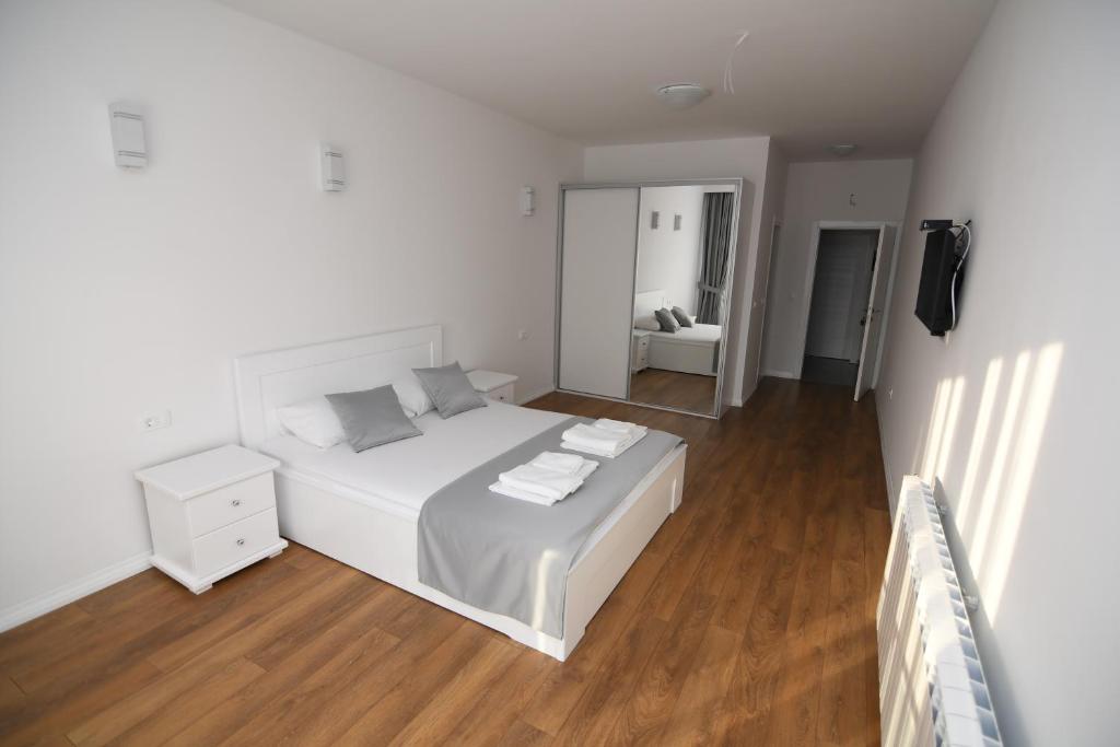 Elan Luxury Apartments & Rooms - Deluxe King Room