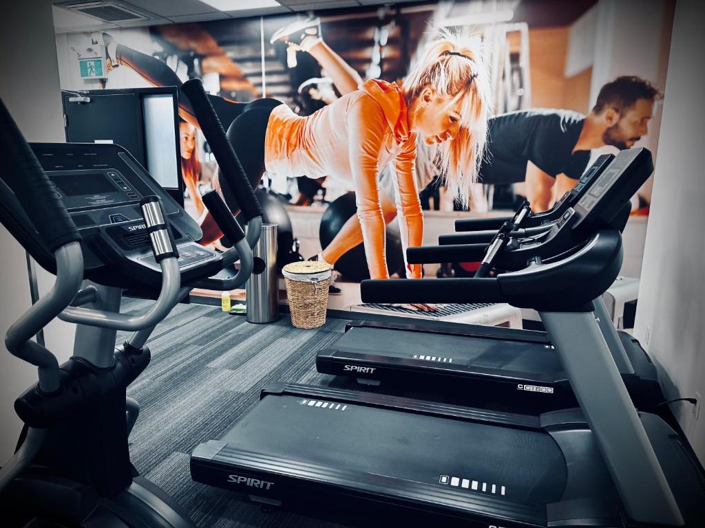 Fitness centrum a/nebo fitness zařízení v ubytování Mountain View Resort and Suites at Fairmont Hot Springs