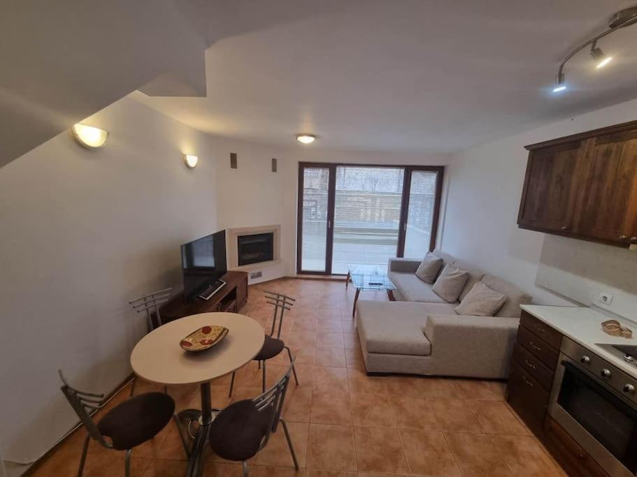 Кът за сядане в Private Chalets Bansko