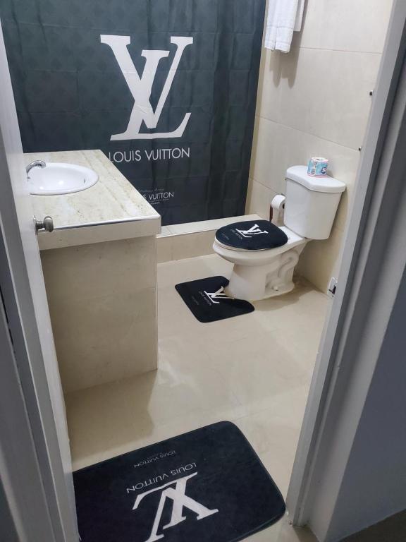 Louis Vuitton Bathroom Set 