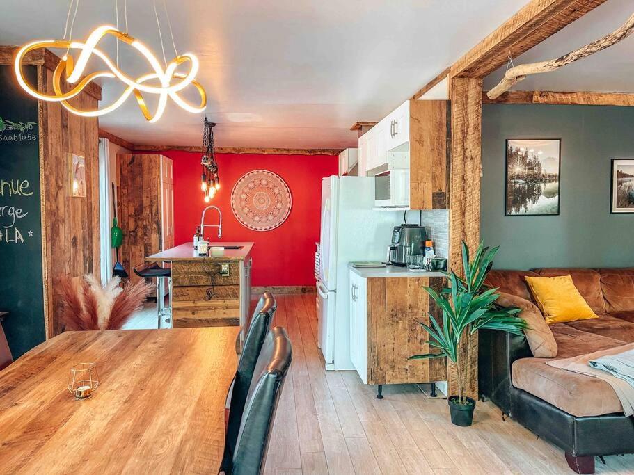 Kuchyň nebo kuchyňský kout v ubytování Logement Mandala tout équipé