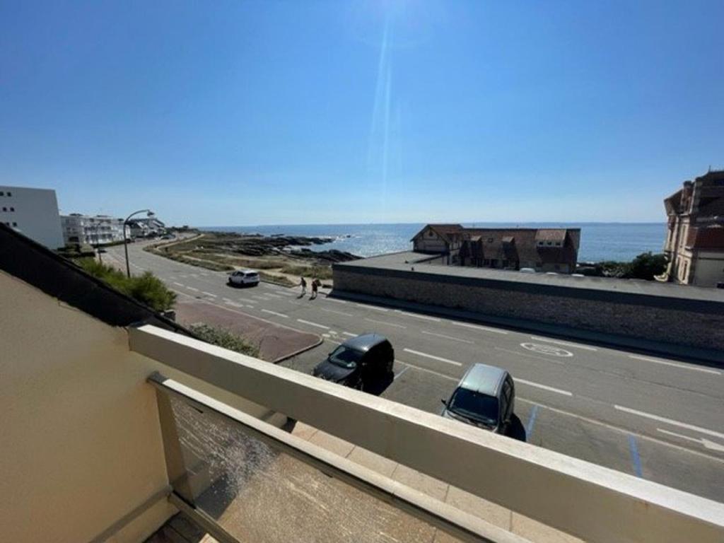 Zdjęcie z galerii obiektu Duplex moderne avec vue mer, 2 chambres, proche plage et centre-ville, parking, balcon exposé Sud-Ouest - FR-1-478-237 w mieście Quiberon