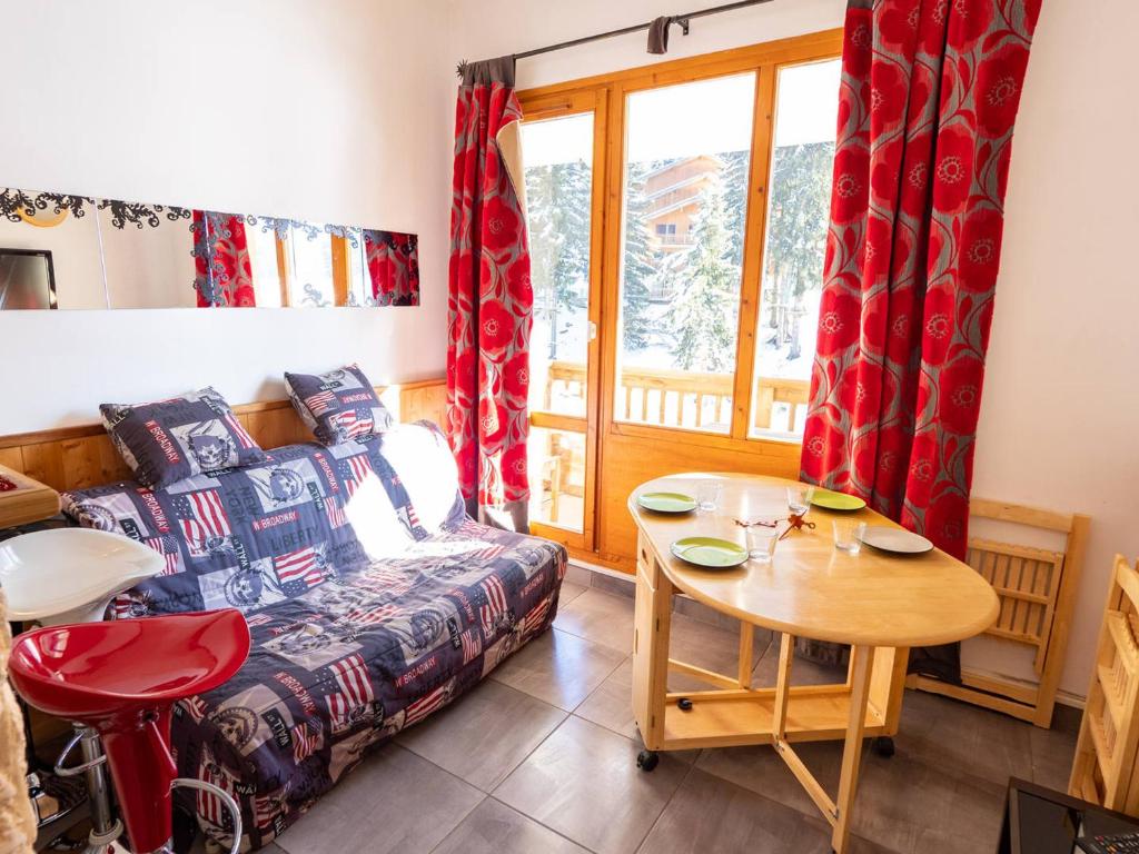 a living room with a couch and a table at Appartement Valfréjus, 2 pièces, 4 personnes - FR-1-468-107 in Modane