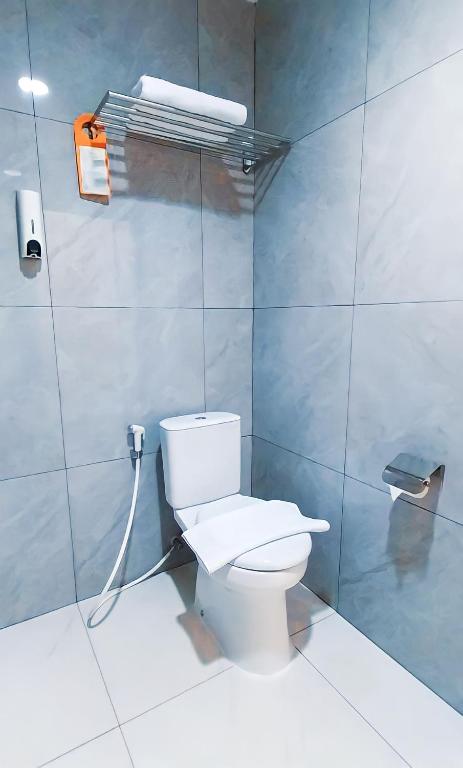 Koupelna v ubytování Front One Hotel Pasir Koja Bandung
