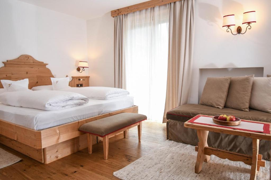 Postel nebo postele na pokoji v ubytování Hotel Tyrol