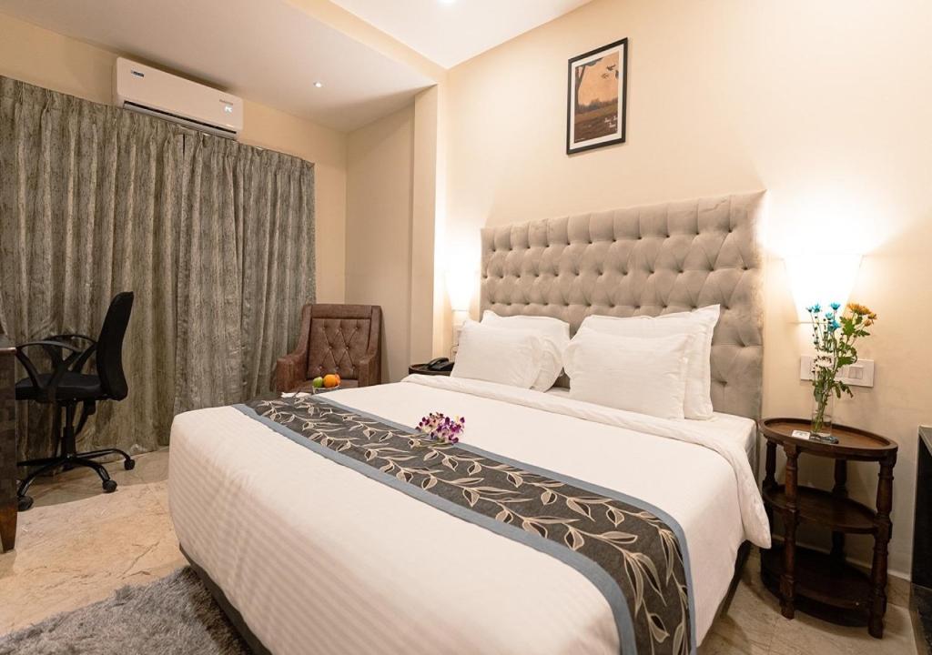 Postel nebo postele na pokoji v ubytování The Verda De Miranda Resort Morjim North Goa