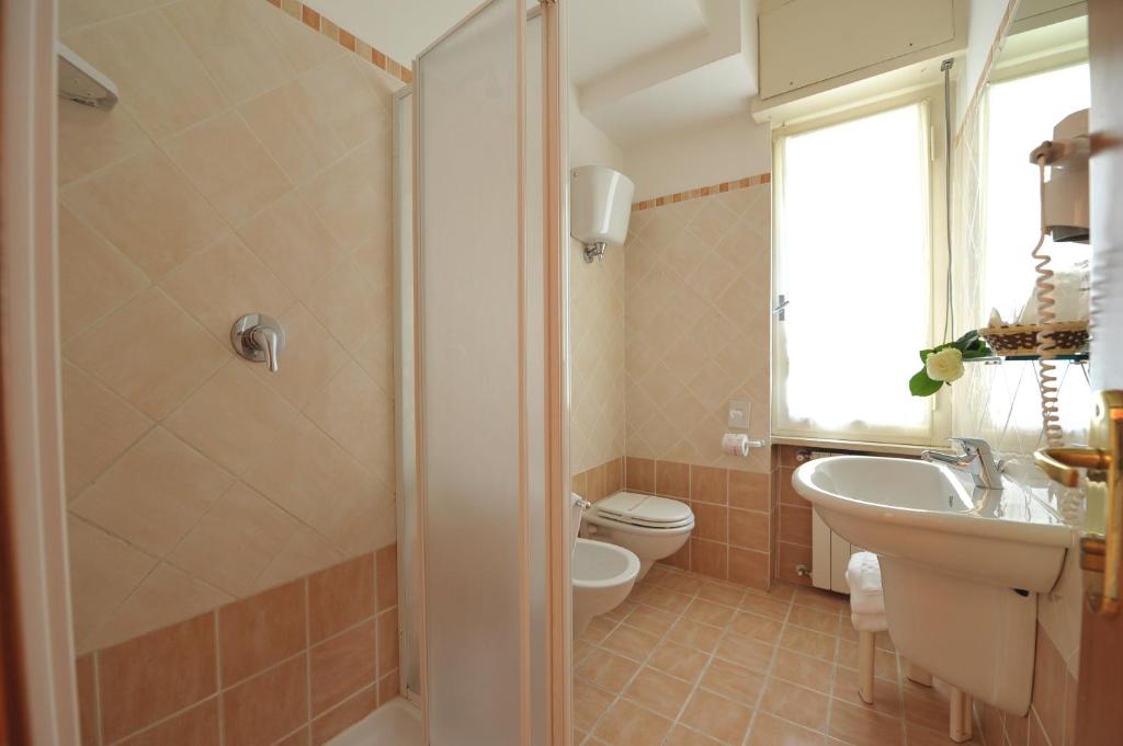 Koupelna v ubytování Hotel Astor