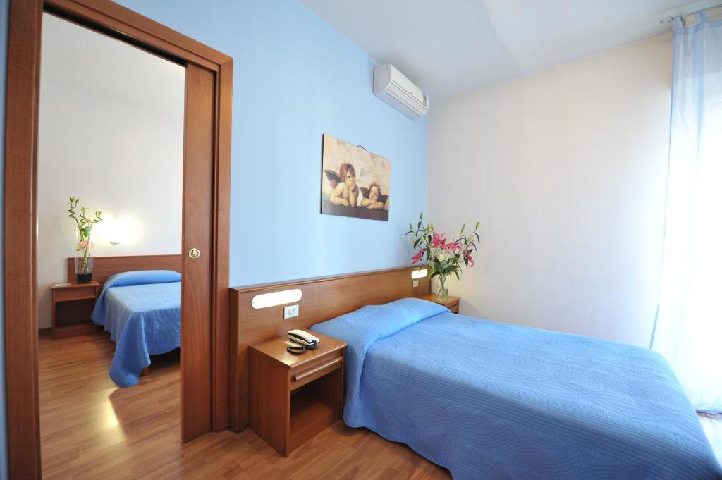 Postel nebo postele na pokoji v ubytování Hotel Astor