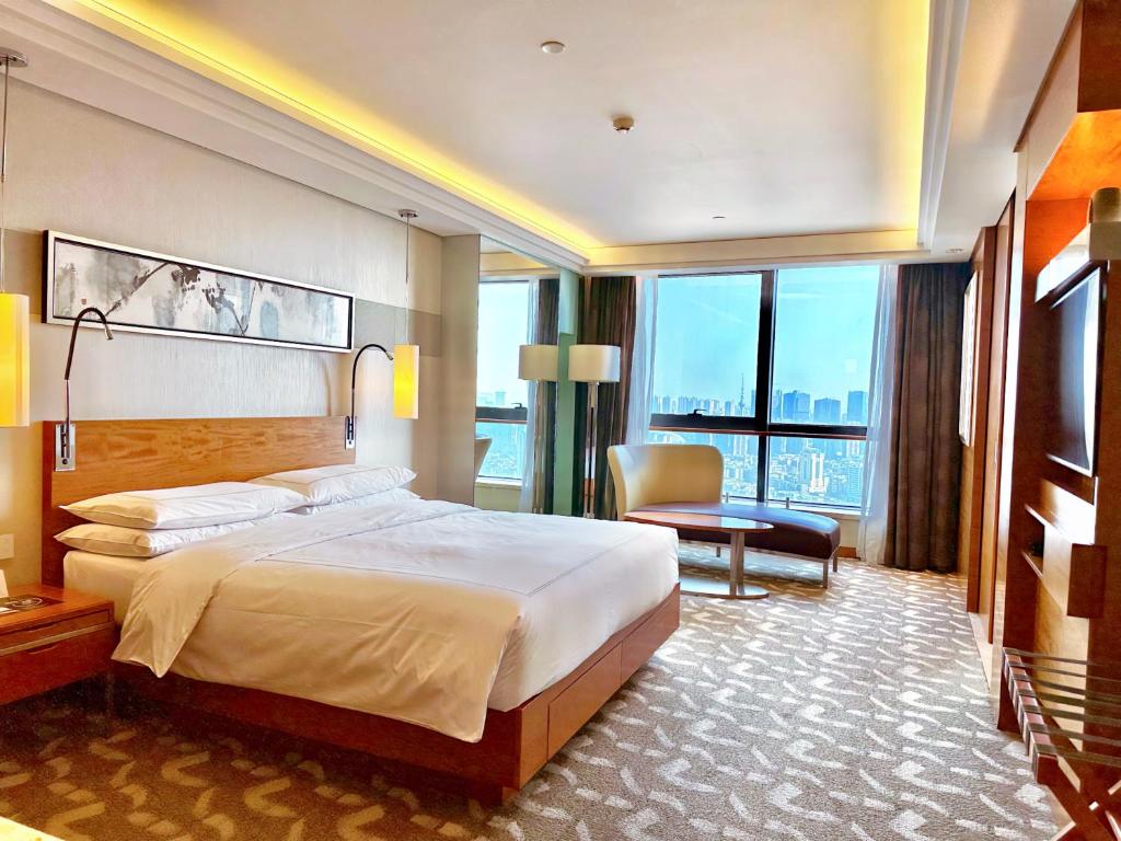 Postel nebo postele na pokoji v ubytování Swissotel Foshan, Guangdong - Free shuttle to Canton Fair