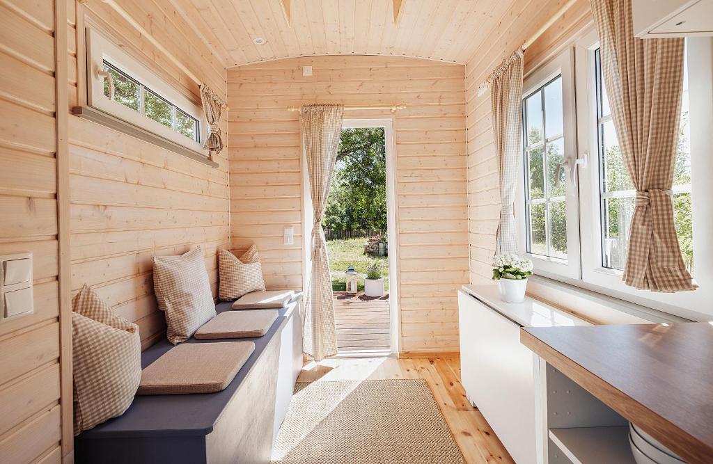 Posezení v ubytování Tinyhouse am Obsthain