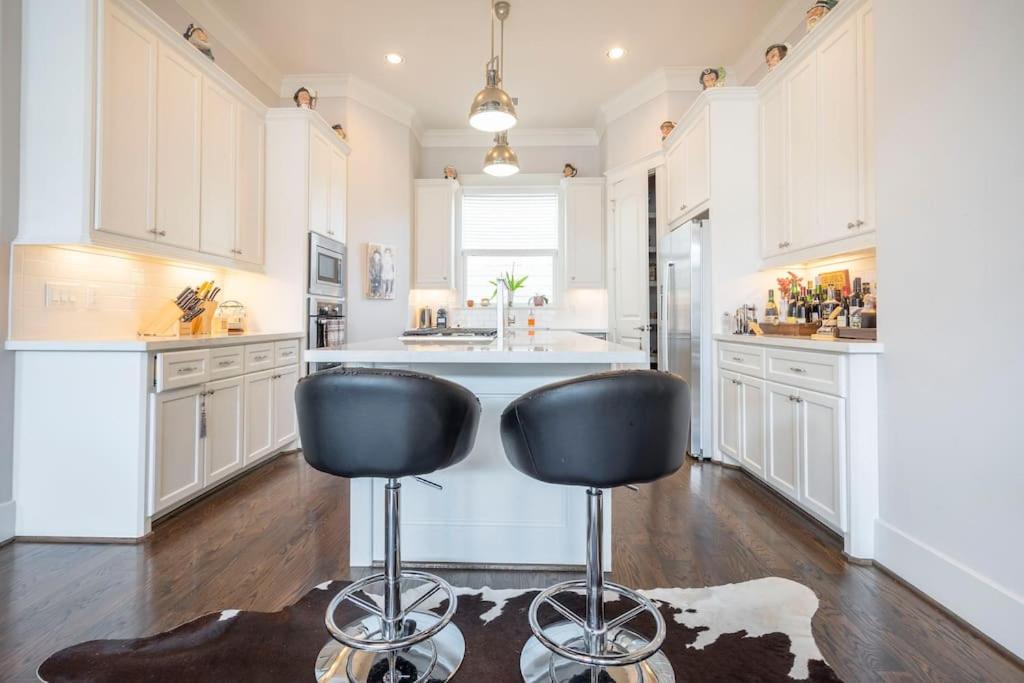 Beautiful upscale home near everything! - Housity