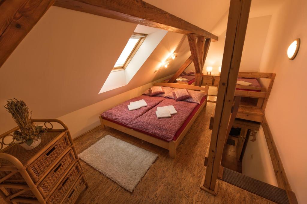 Postel nebo postele na pokoji v ubytování Apartmány Adršpach " U Kozárů "
