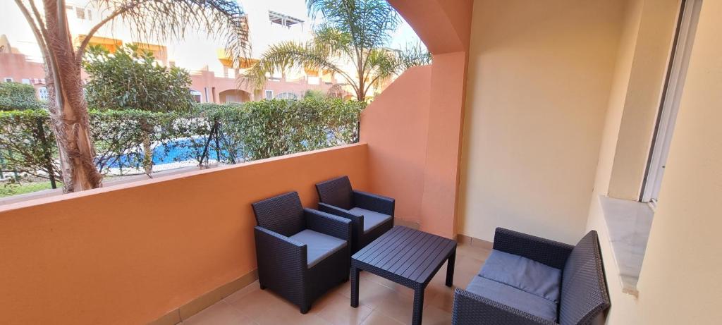 Bazén v ubytovaní Homes of Spain, Apartamentos Paraiso de Vera Playa, Ed Tahiti bajo F a pie de la playa, vistas piscina alebo v jeho blízkosti