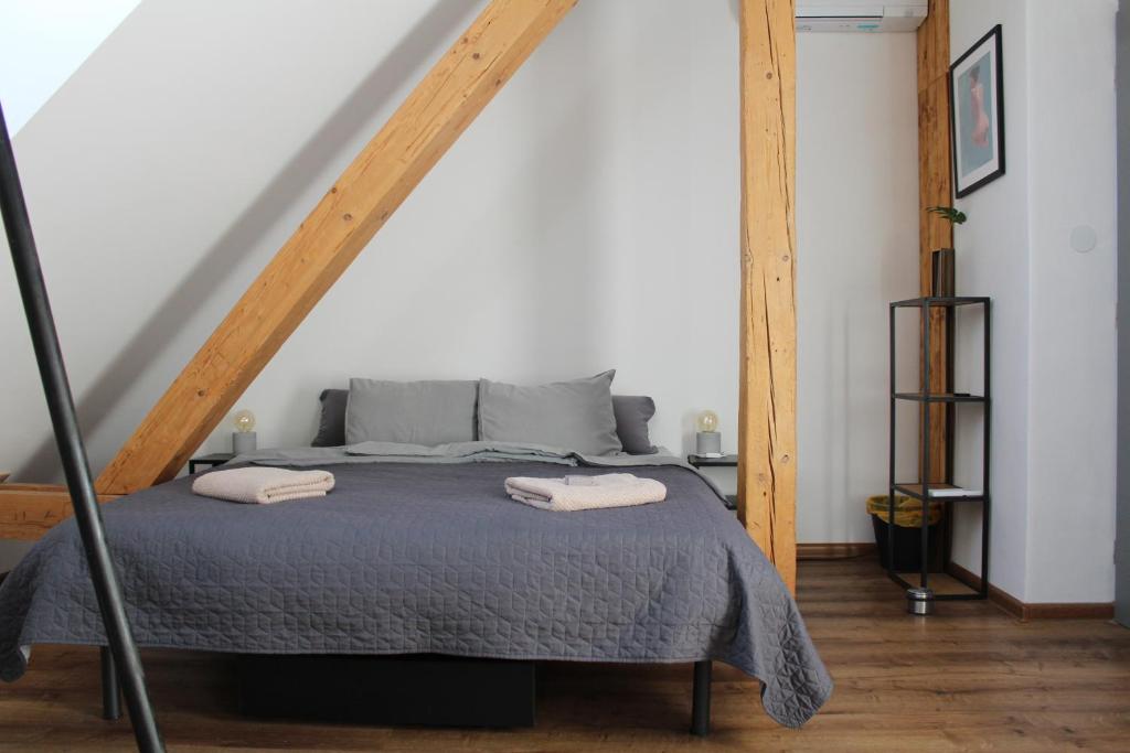 Postel nebo postele na pokoji v ubytování Kafe v obýváku