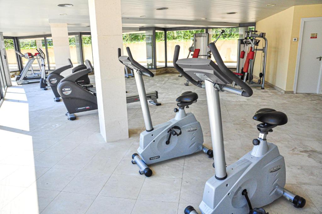 Posilňovňa alebo fitness centrum v ubytovaní LITORAL COSTA DORADA - SOL CAMBRILS PARK Only families