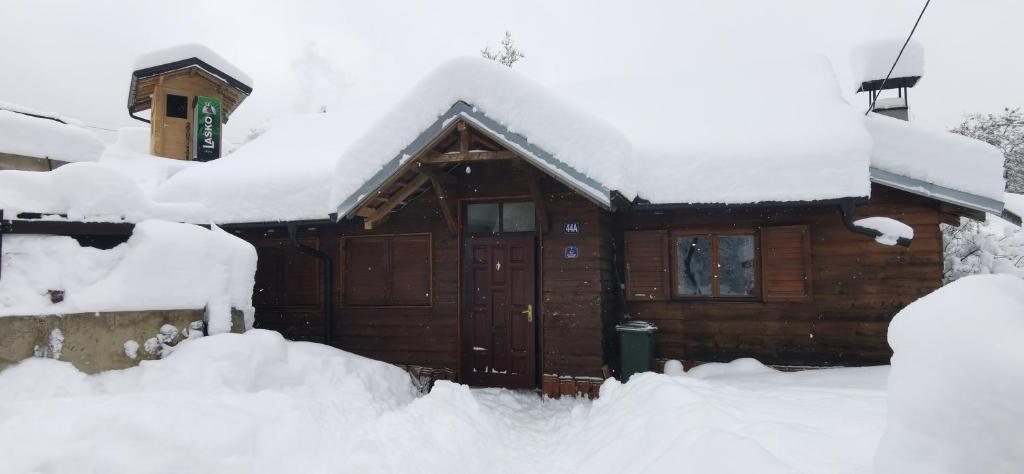 a cabin in the snow with snow piled up at Konak Šarac in Crni Vrh
