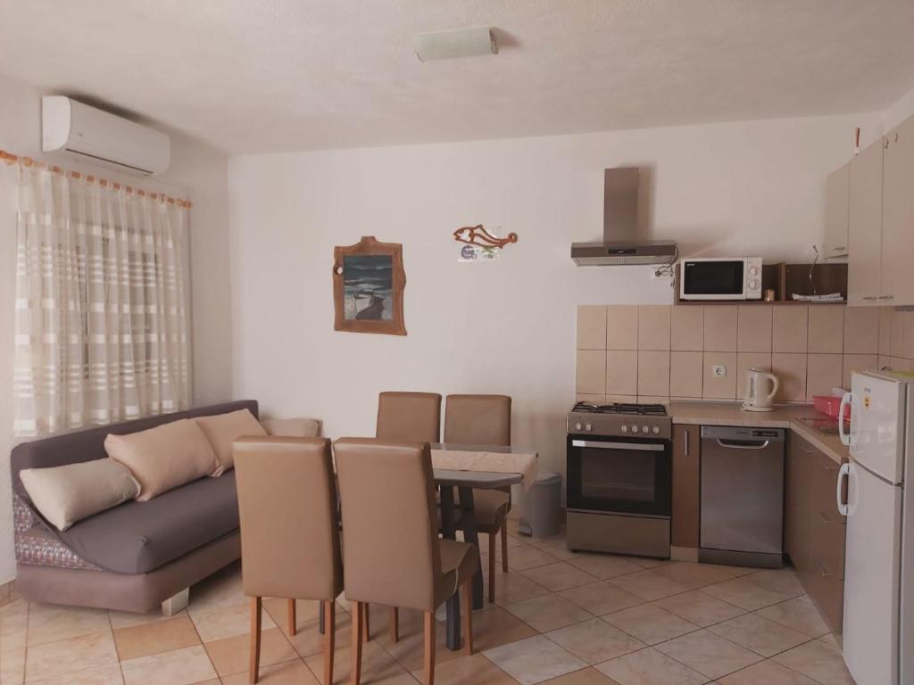 Kuchyň nebo kuchyňský kout v ubytování Apartment in Povlja with sea view, balcony, air conditioning WiFi 4936-1 -2 -3