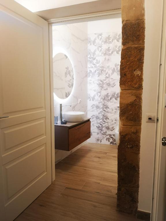 A bathroom at Rua 39 fine apartments by Dimore in Sicily