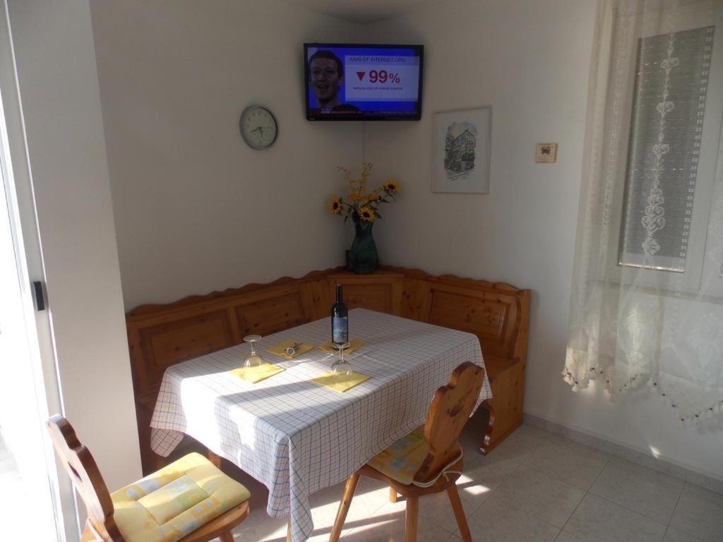 Televízia a/alebo spoločenská miestnosť v ubytovaní Apartmenthouse Trogir (4236)