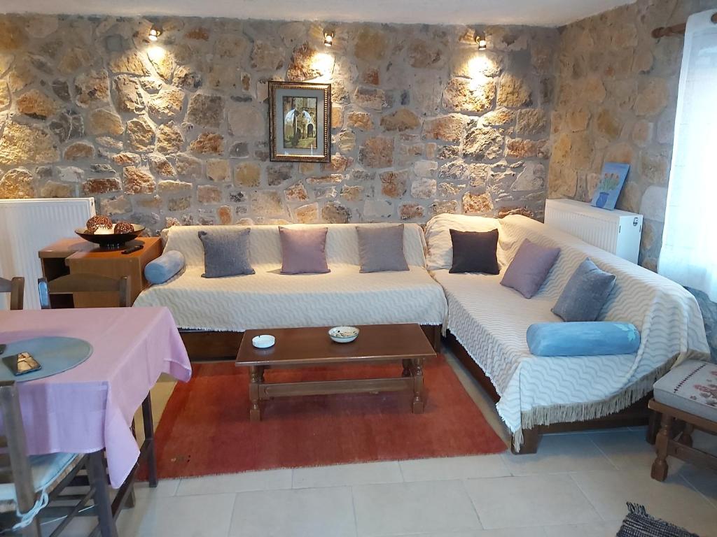 Posezení v ubytování Stymfalia stone house