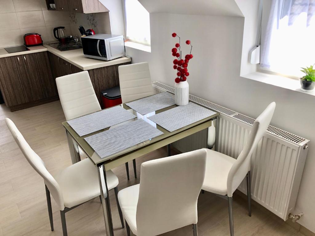 Kuchyňa alebo kuchynka v ubytovaní Deluxe Apartments