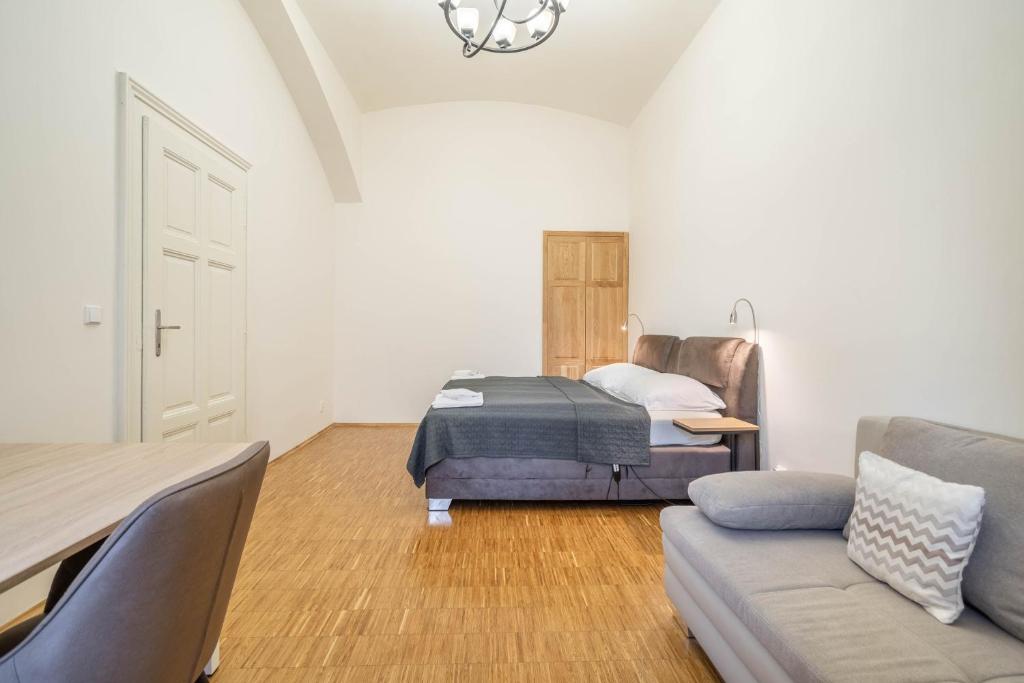 Postel nebo postele na pokoji v ubytování Prague Centre Apartments