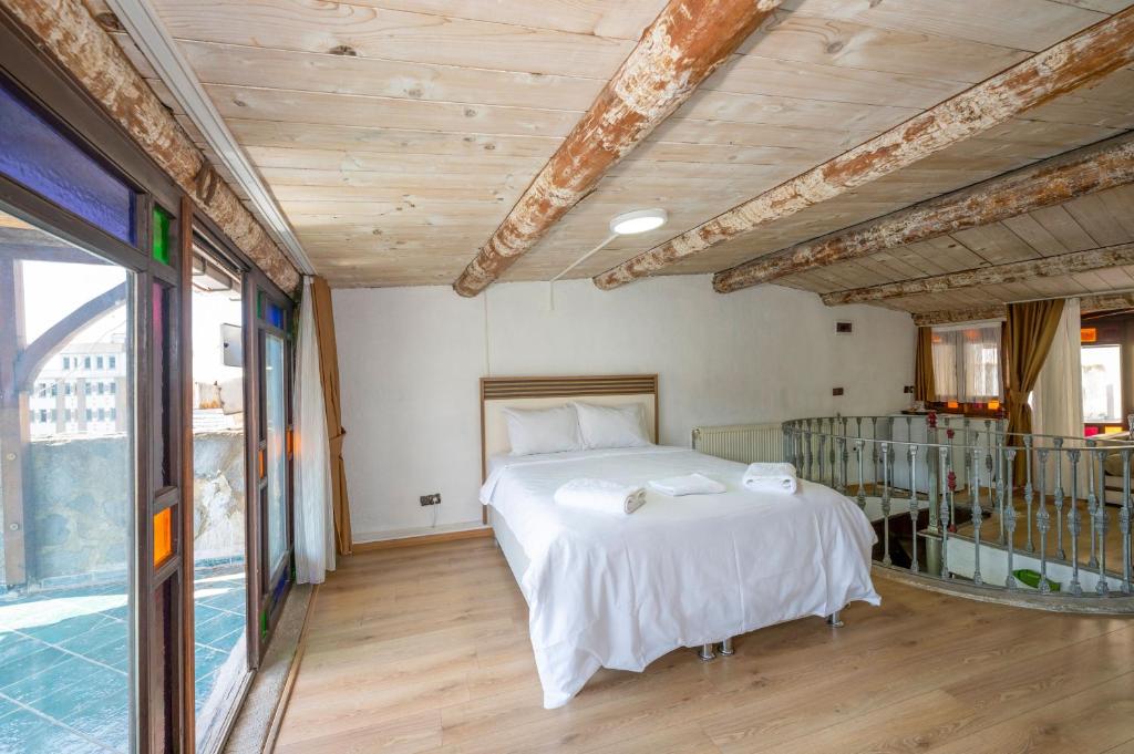 Taksim Antique Hotel客房内的一张或多张床位