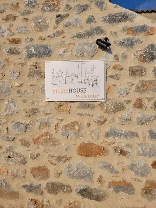 Certyfikat, podpis lub inny dokument wystawiony w obiekcie Filia's House (The House of Friendship)