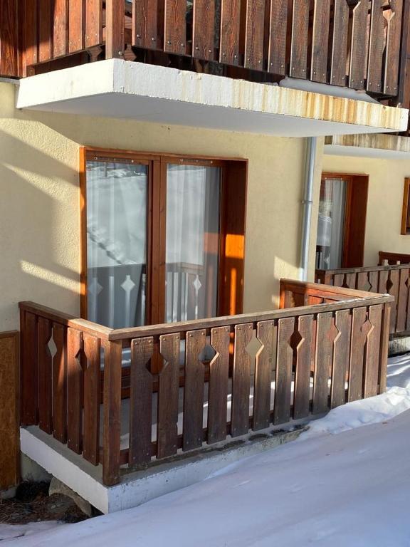 Chaleureux appartement grand panorama 2 avec piscine au pied des pistes - Apartamento Con Balcón