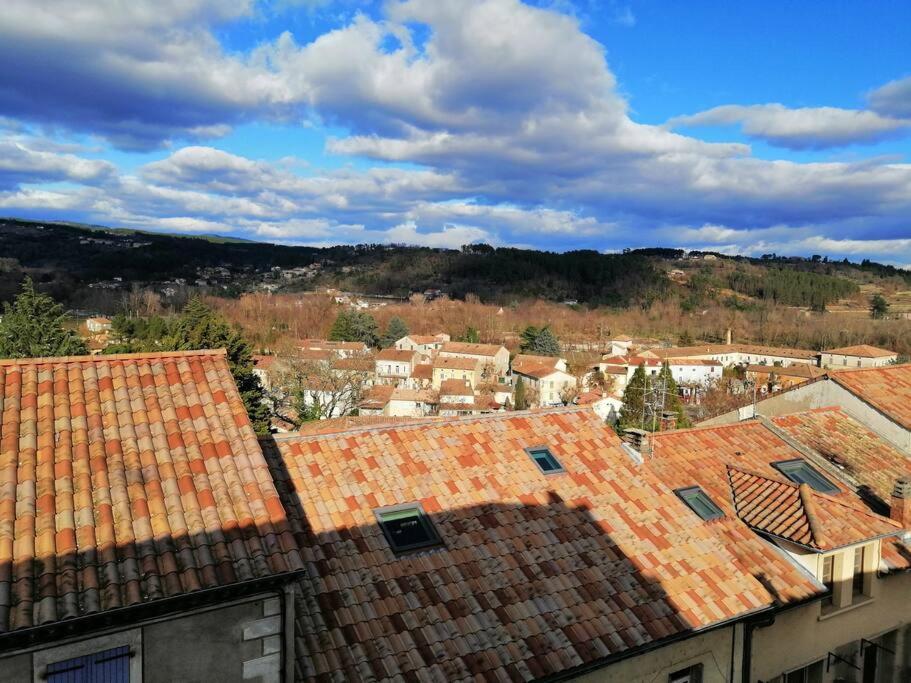 Nespecifikovaný výhled na hory nebo výhled na hory při pohledu z apartmánu