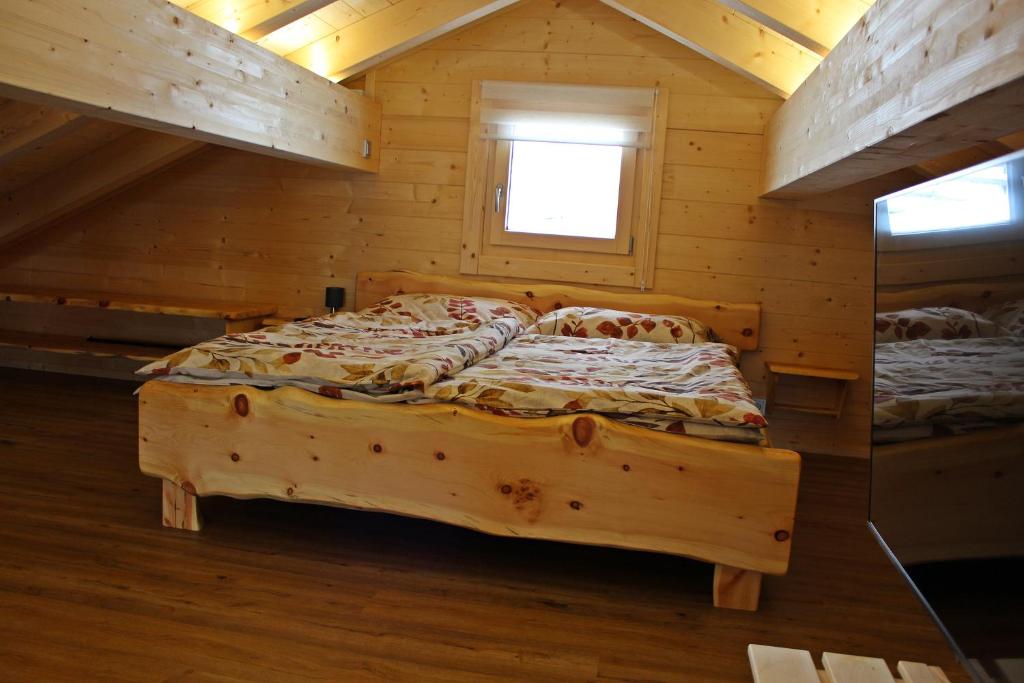 a bedroom with two beds in a log cabin at Sonnenblickhütte in Klippitztorl