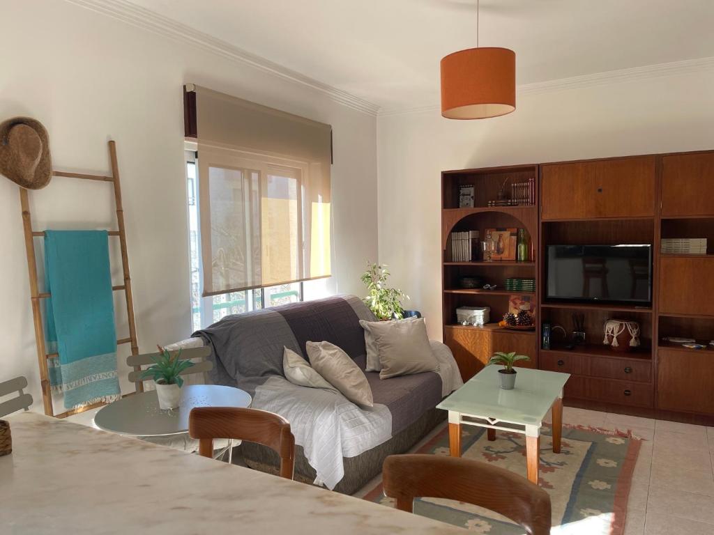 Kuchyň nebo kuchyňský kout v ubytování BestHomeStay- Caparica Beach Lisbon