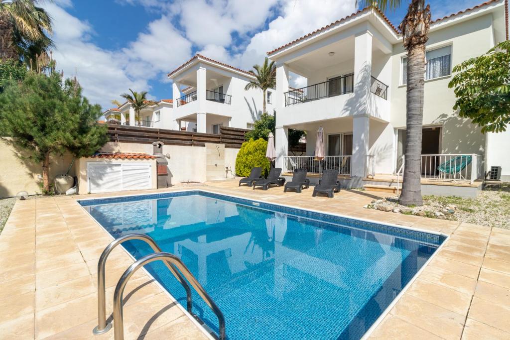 Amelia Villa in Coral Bay with private pool and close to a sandy beach