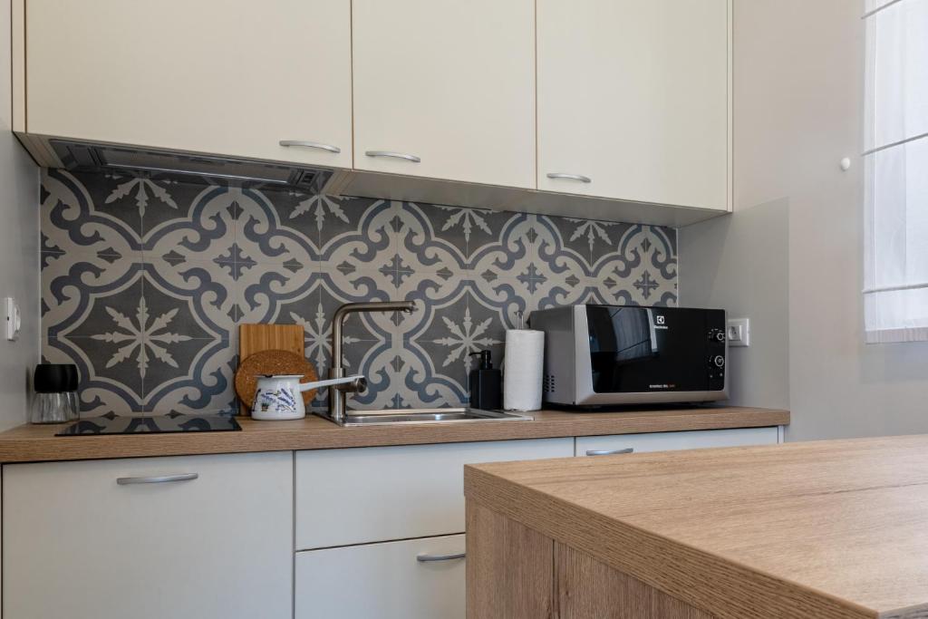 Kuchyňa alebo kuchynka v ubytovaní Luxury Seaview Studio Apartment - Luna