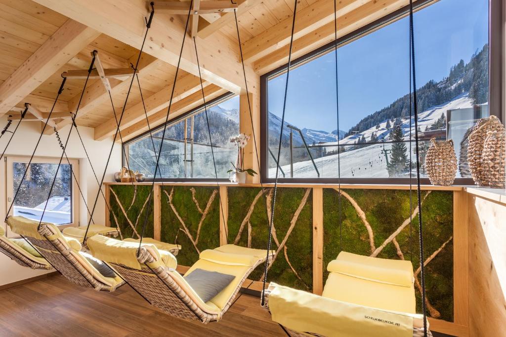 Nespecifikovaný výhled na hory nebo výhled na hory při pohledu z hotelu